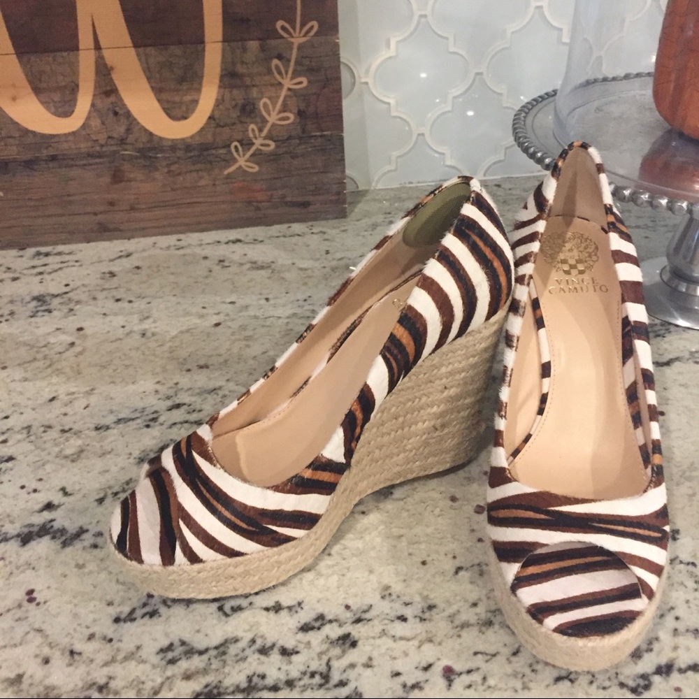 Beautiful Vince Camuto Wedges!  Sz 9